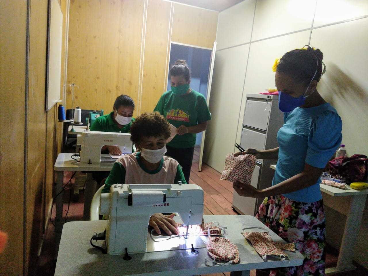 Camacã: Secretaria de Assistência Social confecciona máscaras e faz doações11